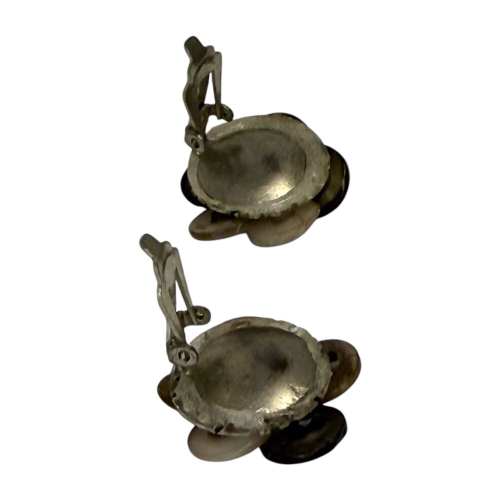 Vintage Mother of Pearl Flower Clip-On Earrings Gray Black Women's Retro Jewelry - Picture 4 of 6